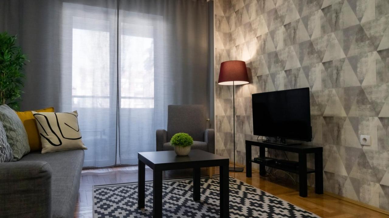 Central Fenix Apartment - Free Private Parking-Fast Wi-Fi Novi Sad Exterior photo