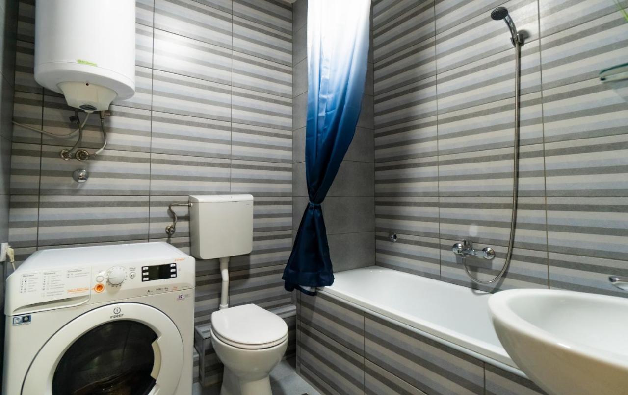 Central Fenix Apartment - Free Private Parking-Fast Wi-Fi Novi Sad Exterior photo